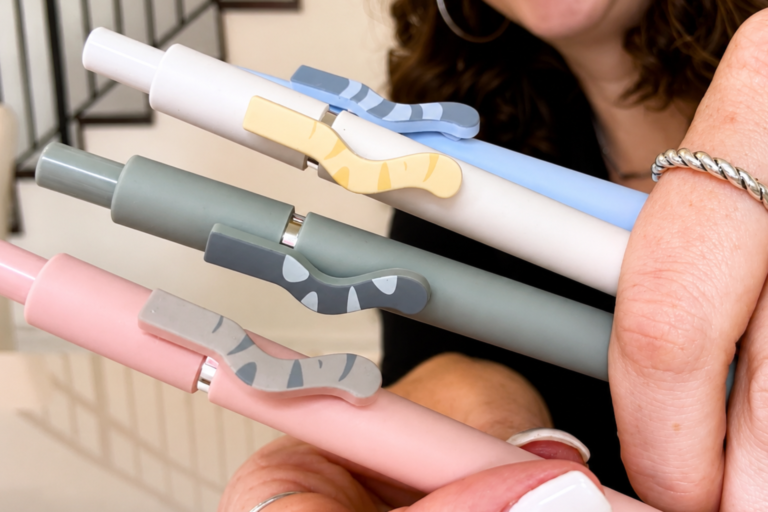 set of pastel colored UIXJODO cat pens